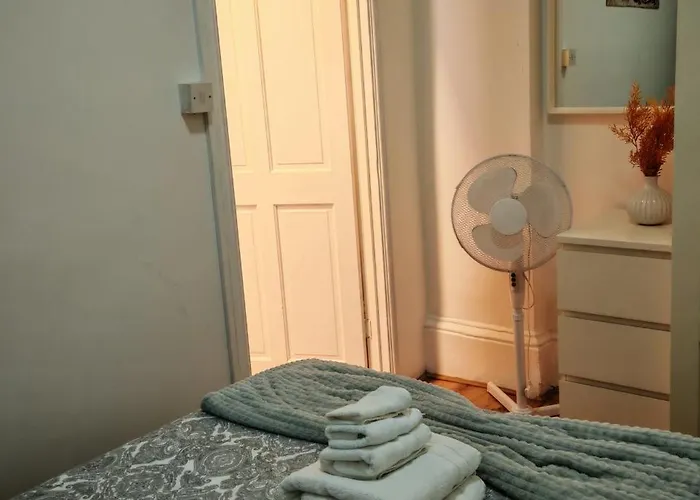 Bayswater One Bedroom Apartment