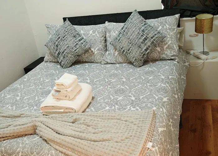 Bayswater One Bedroom Apartment